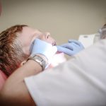 Ubytek klinowy zęba - sposoby leczenia